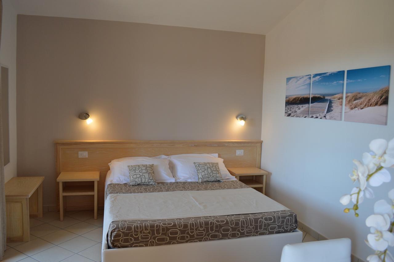 Guest Rooms Affittacamere San Teodoro  Exterior photo